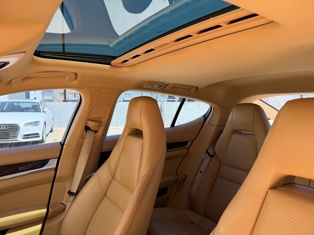 Porsche Panamera 4 2012