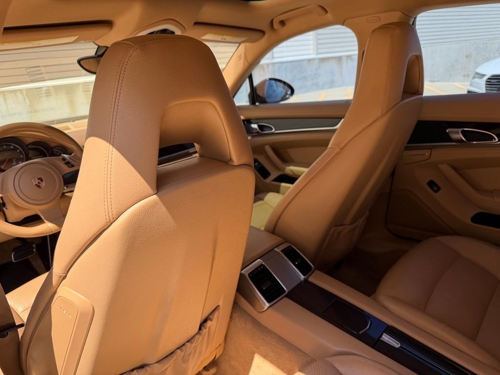 Porsche Panamera 4 2012
