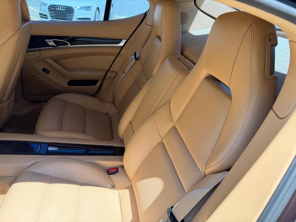 Porsche Panamera 4 2012