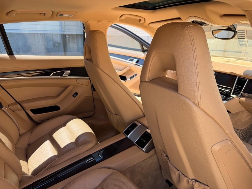 Porsche Panamera 4 2012