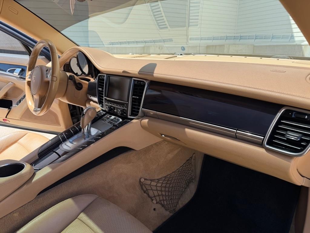 Porsche Panamera 4 2012
