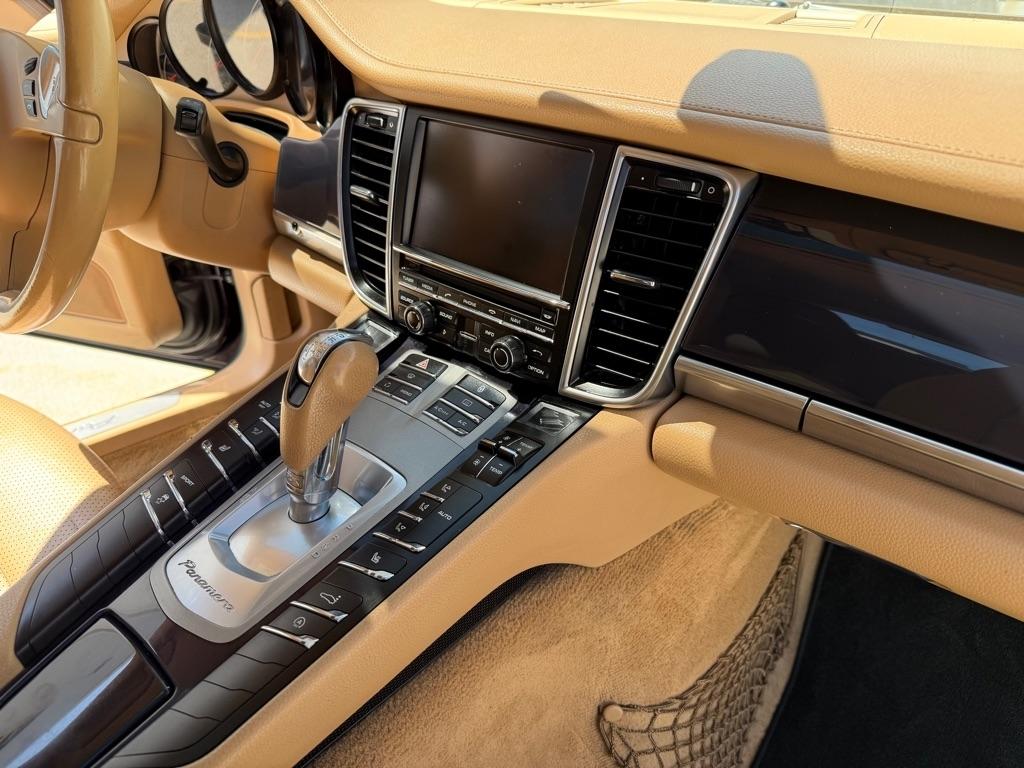 Porsche Panamera 4 2012