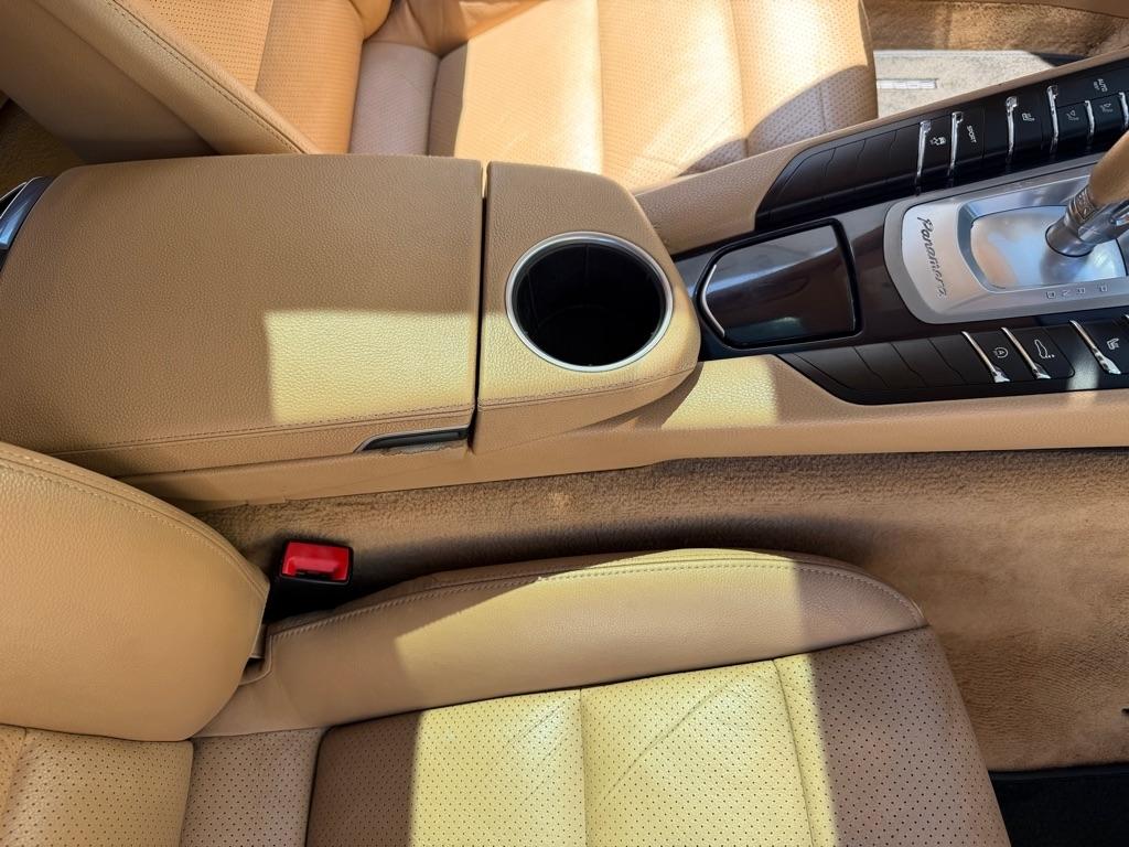 Porsche Panamera 4 2012