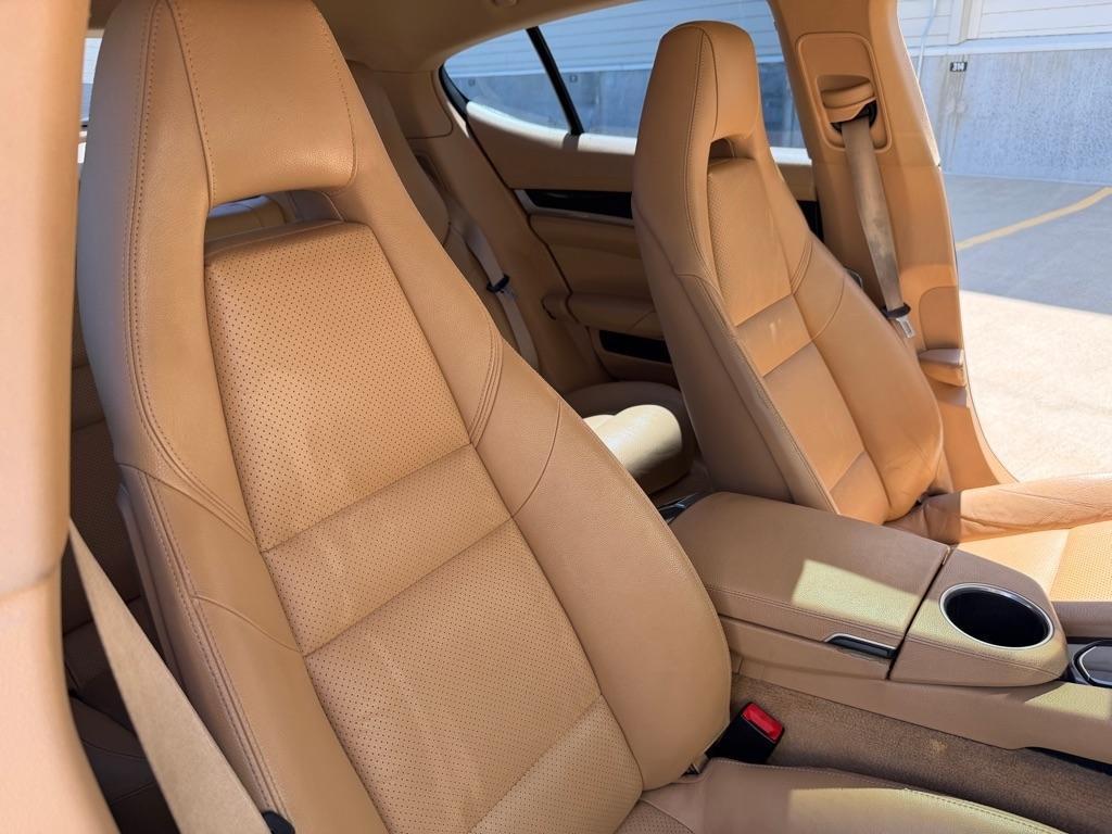 Porsche Panamera 4 2012