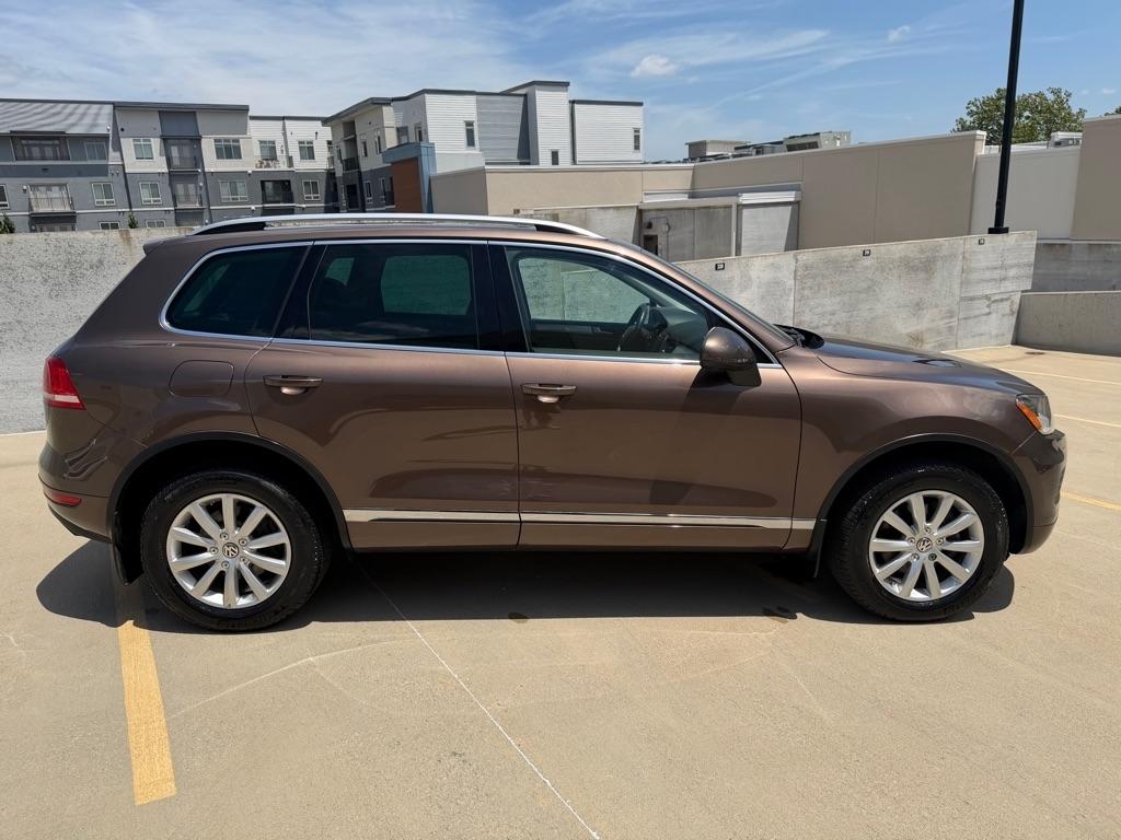 Volkswagen Touareg VR6 Sport w/Navigation 2012