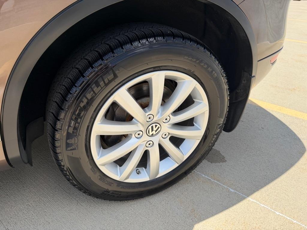 Volkswagen Touareg VR6 Sport w/Navigation 2012