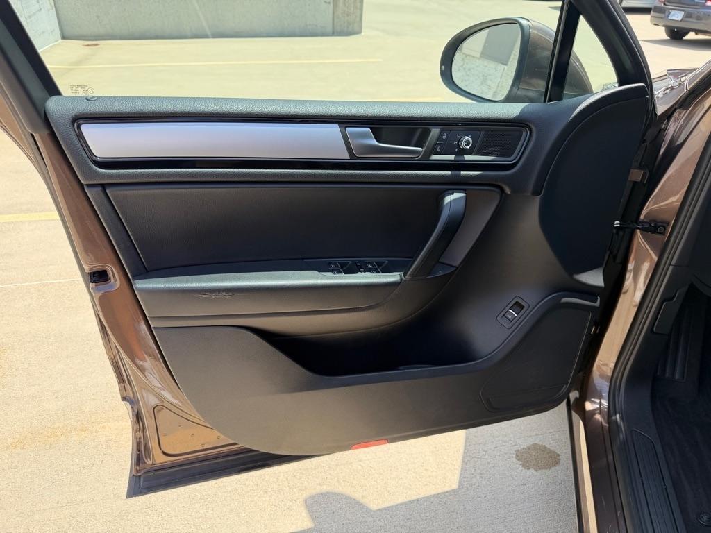 Volkswagen Touareg VR6 Sport w/Navigation 2012