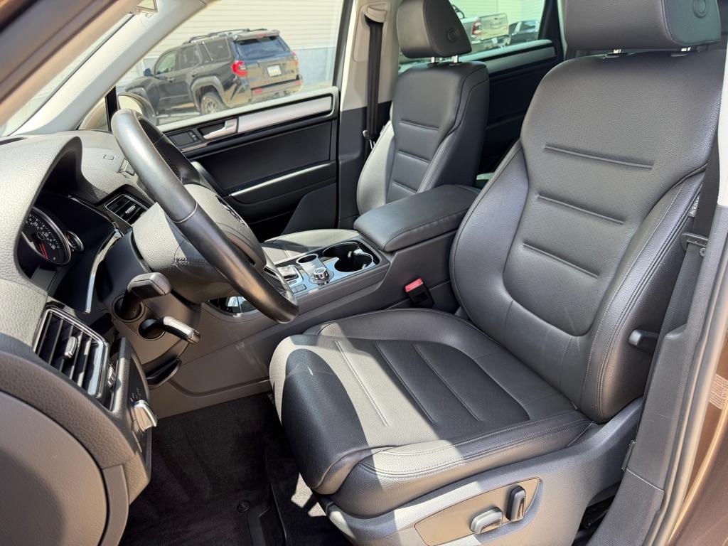 Volkswagen Touareg VR6 Sport w/Navigation 2012