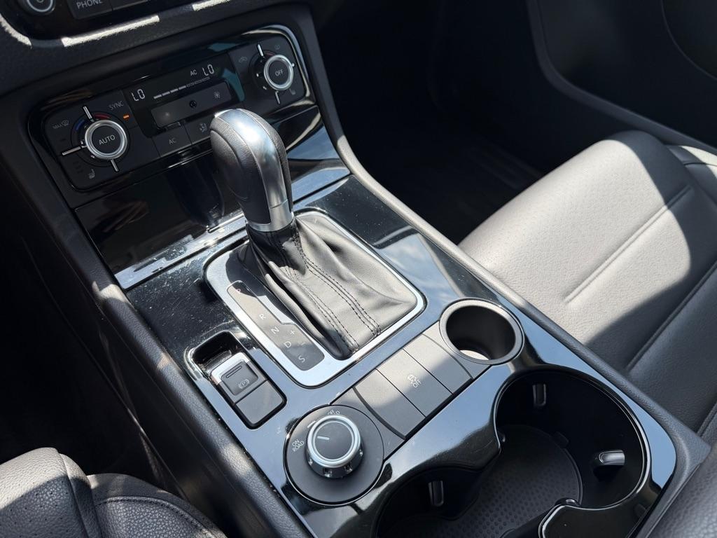 Volkswagen Touareg VR6 Sport w/Navigation 2012