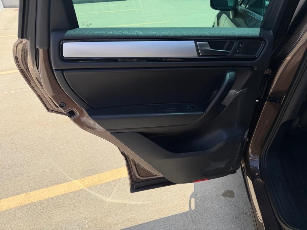 Volkswagen Touareg VR6 Sport w/Navigation 2012