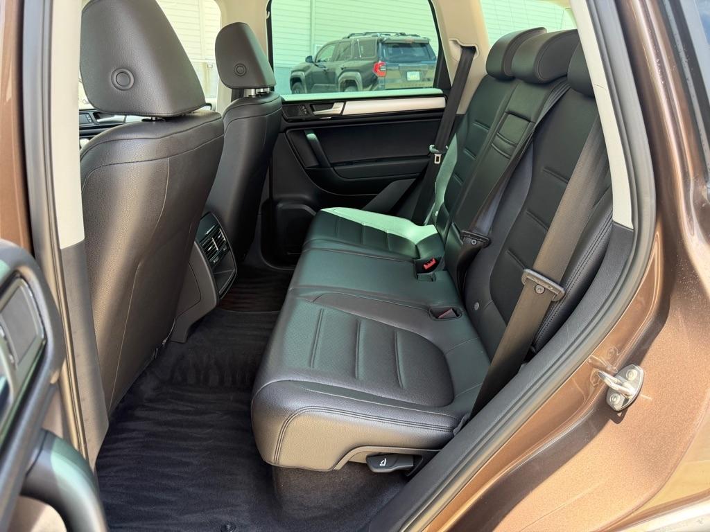 Volkswagen Touareg VR6 Sport w/Navigation 2012