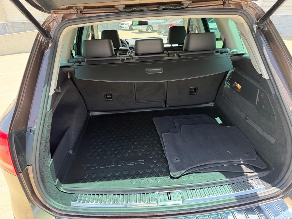 Volkswagen Touareg VR6 Sport w/Navigation 2012