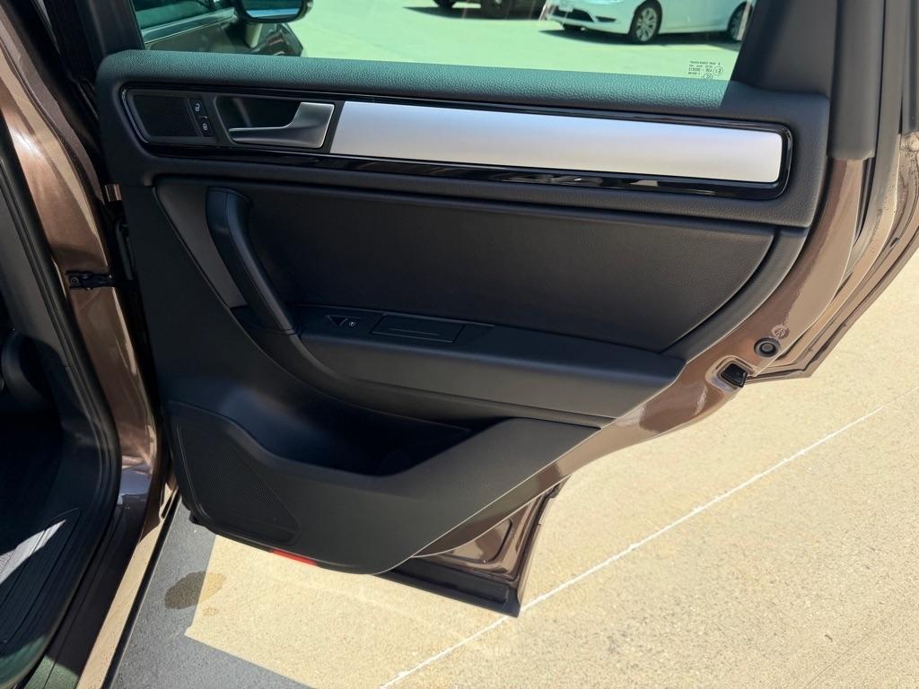 Volkswagen Touareg VR6 Sport w/Navigation 2012
