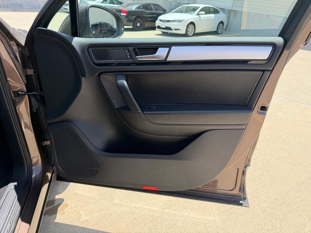 Volkswagen Touareg VR6 Sport w/Navigation 2012