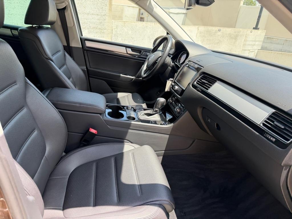 Volkswagen Touareg VR6 Sport w/Navigation 2012