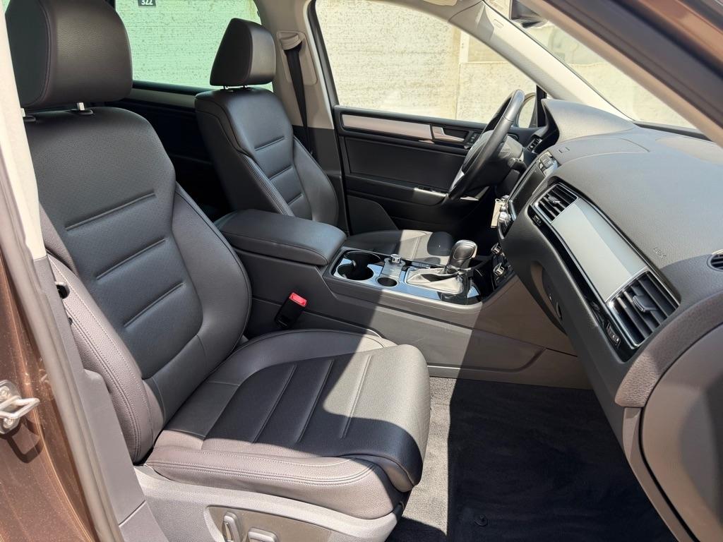 Volkswagen Touareg VR6 Sport w/Navigation 2012