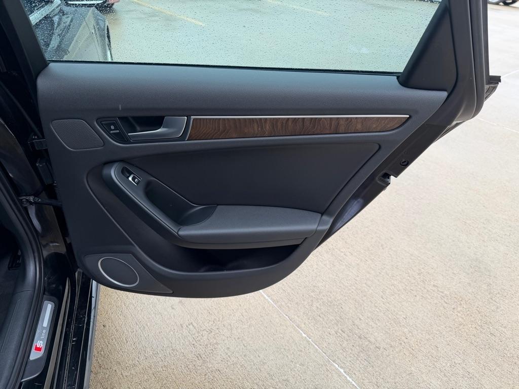 Audi A4 2.0T Sedan quattro Tiptronic 2015