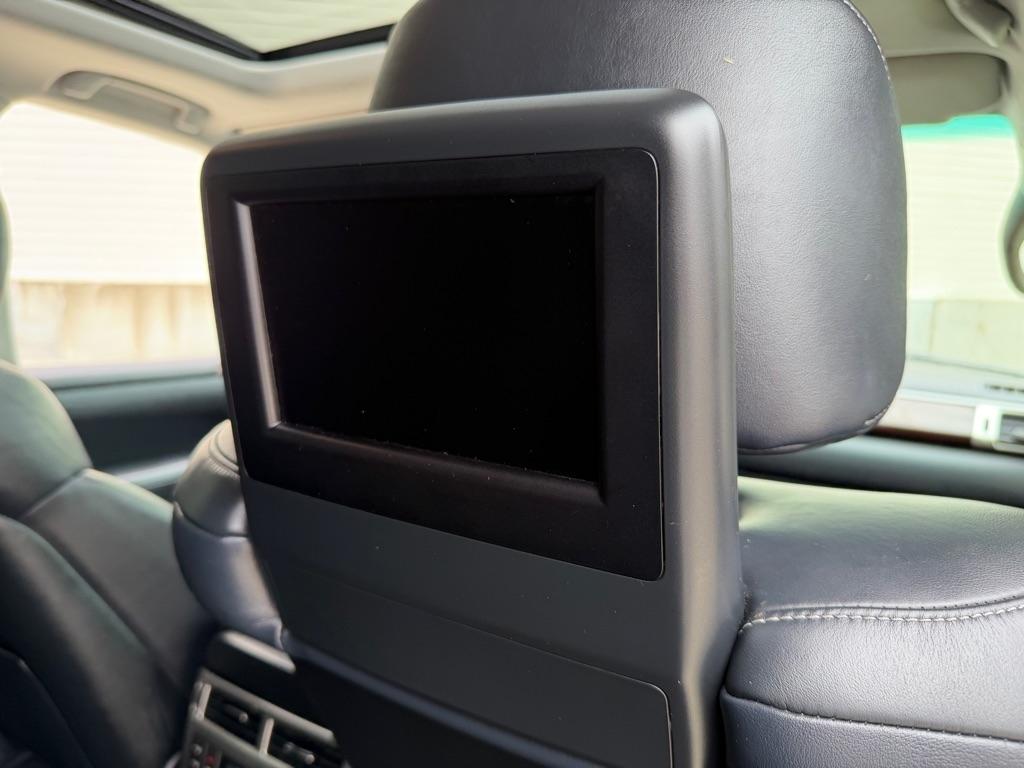 Lexus LX 570 Sport Utility 2013