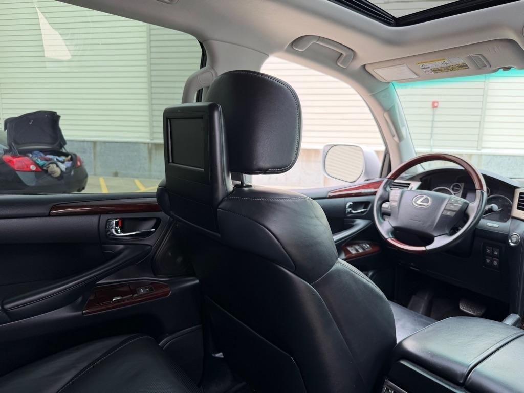 Lexus LX 570 Sport Utility 2013