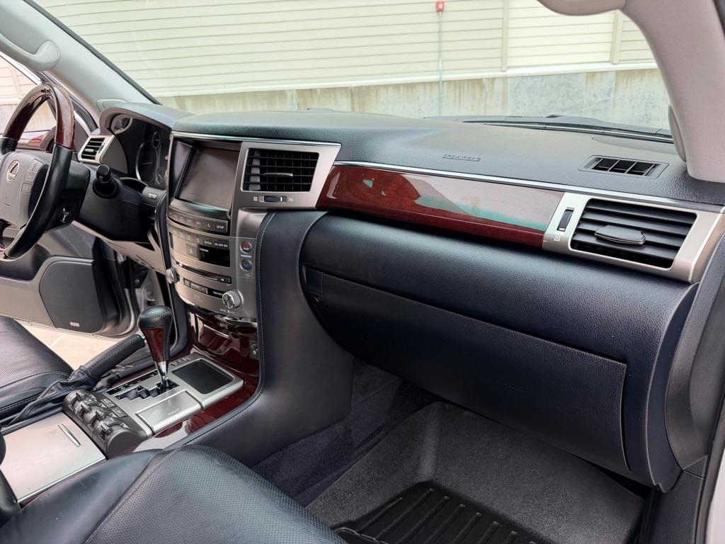 Lexus LX 570 Sport Utility 2013