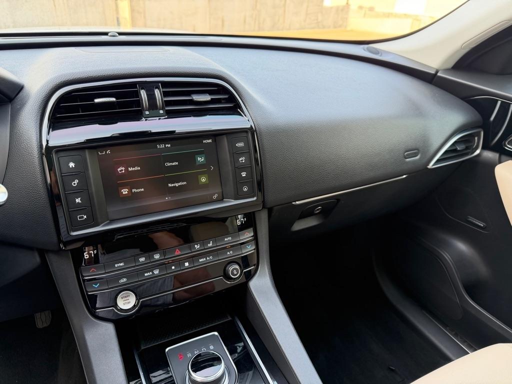 Jaguar F-Pace 25t Premium 2018