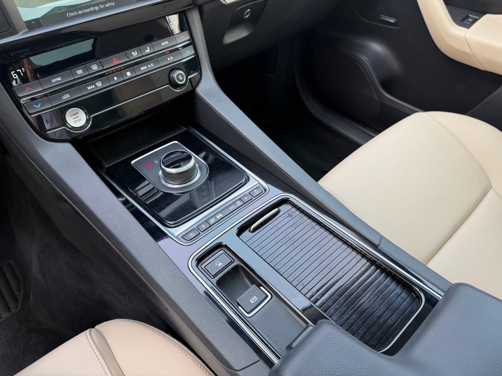 Jaguar F-Pace 25t Premium 2018