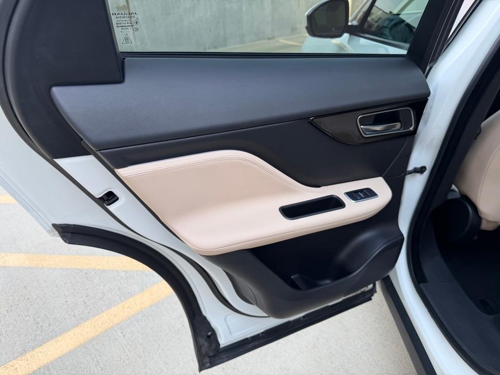 Jaguar F-Pace 25t Premium 2018
