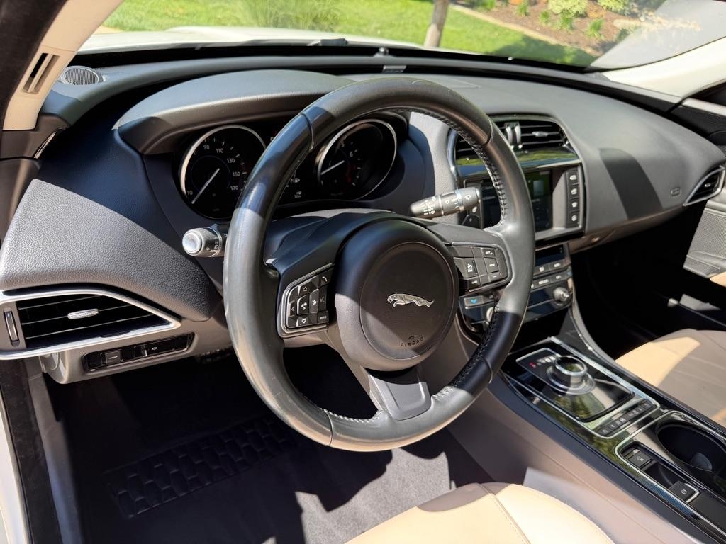Jaguar XE 25t 2017