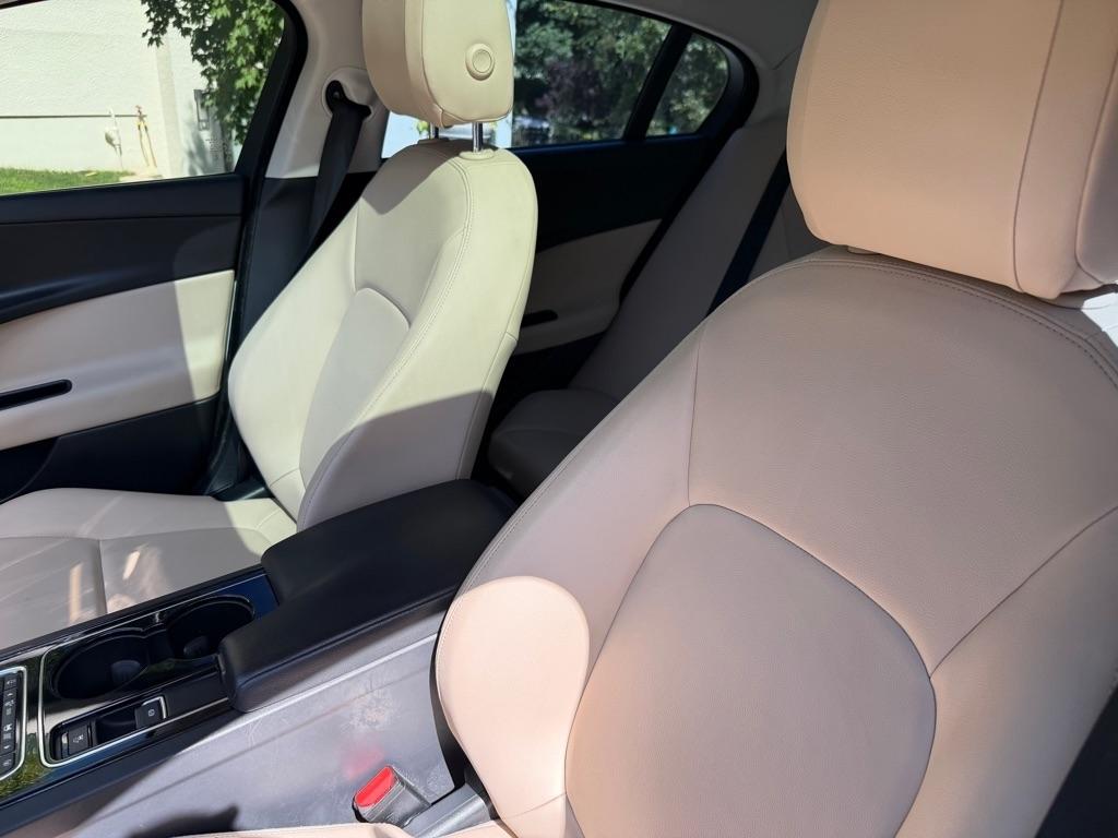 Jaguar XE 25t 2017