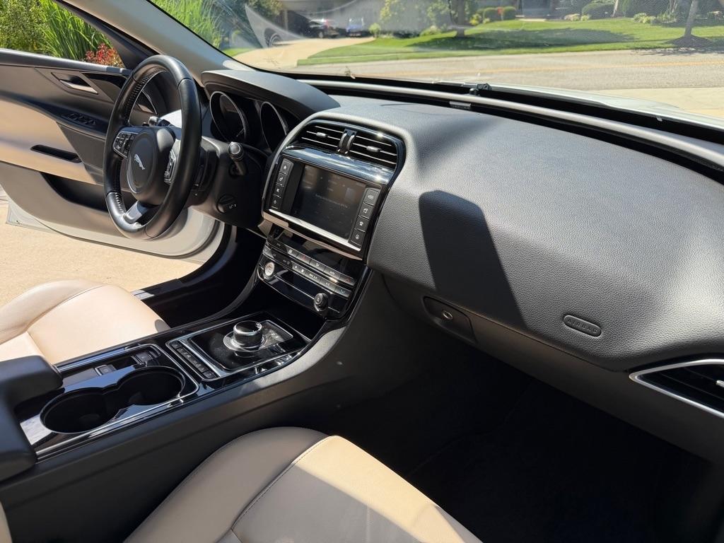Jaguar XE 25t 2017