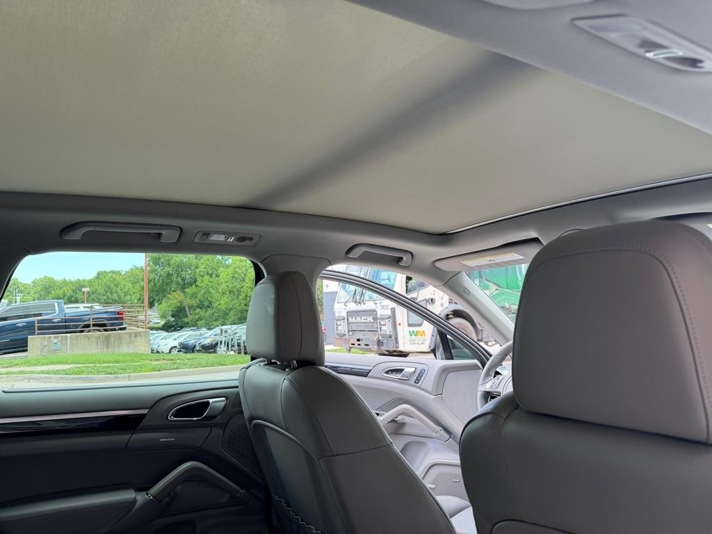 Porsche Cayenne Base 2014