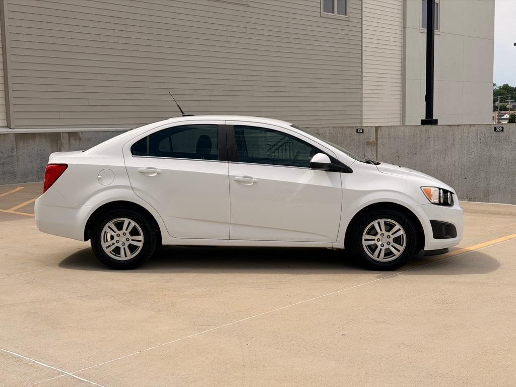 Chevrolet Sonic LT Manual Sedan 2013