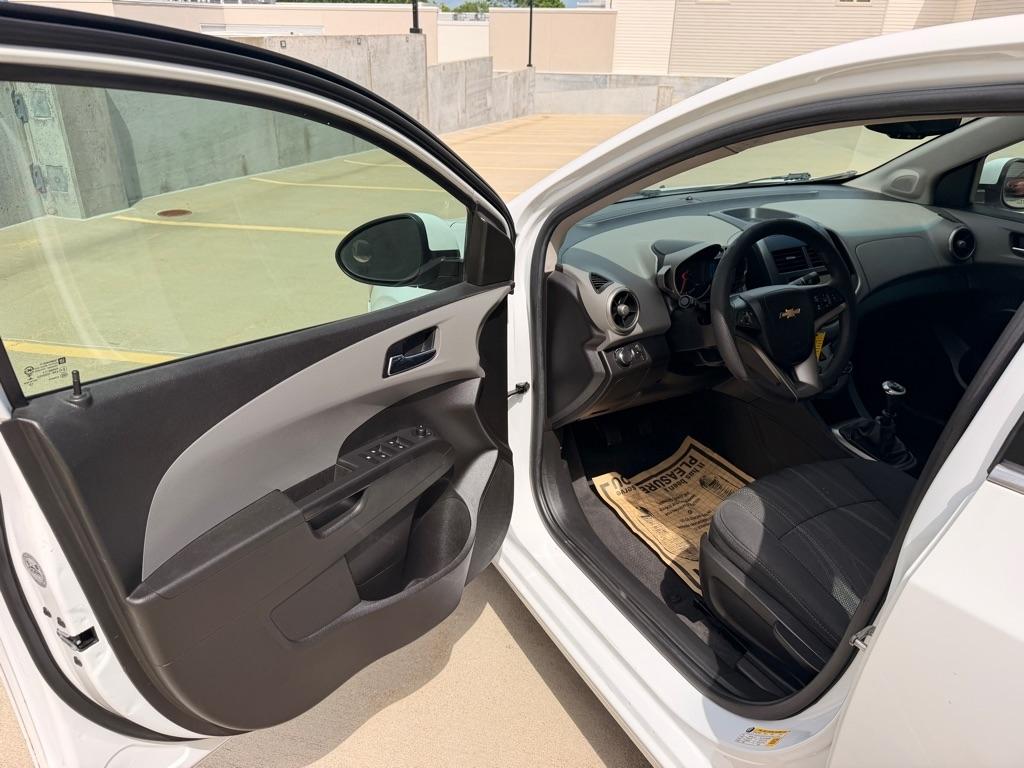 Chevrolet Sonic LT Manual Sedan 2013