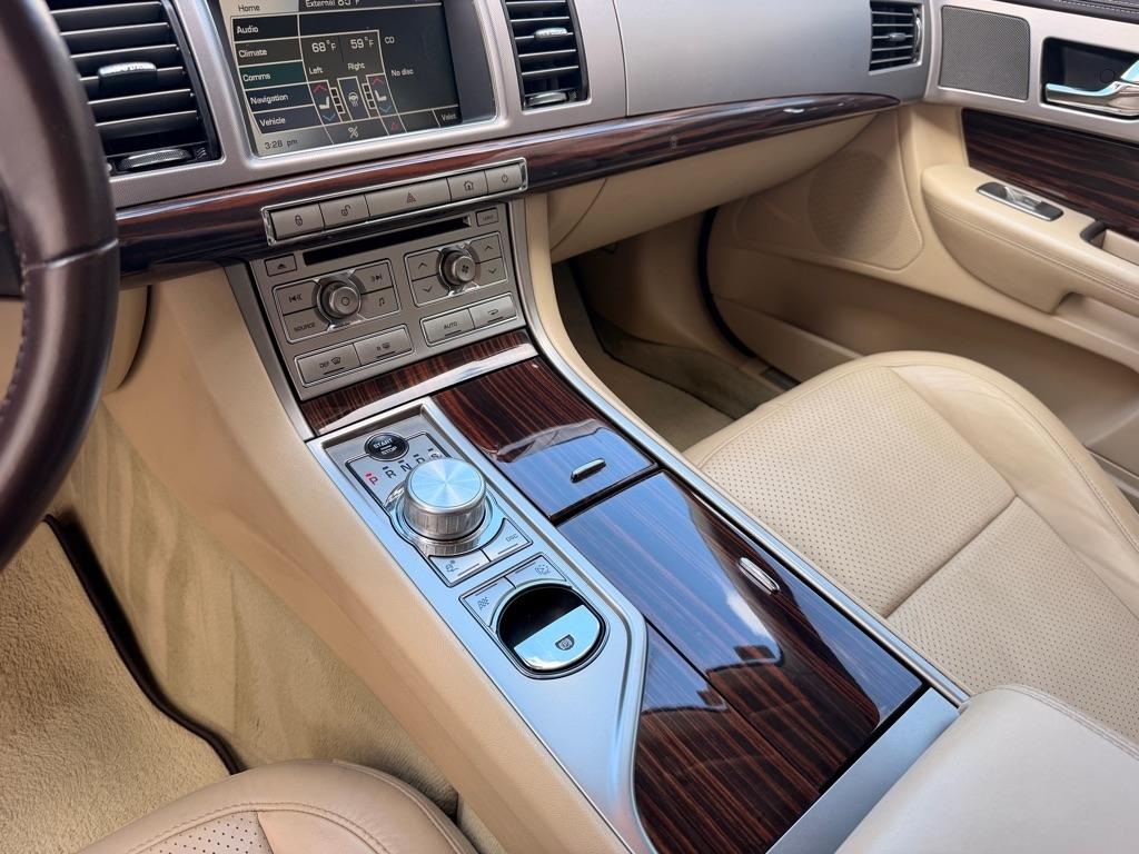 Jaguar XF-Series Premium Luxury 2010