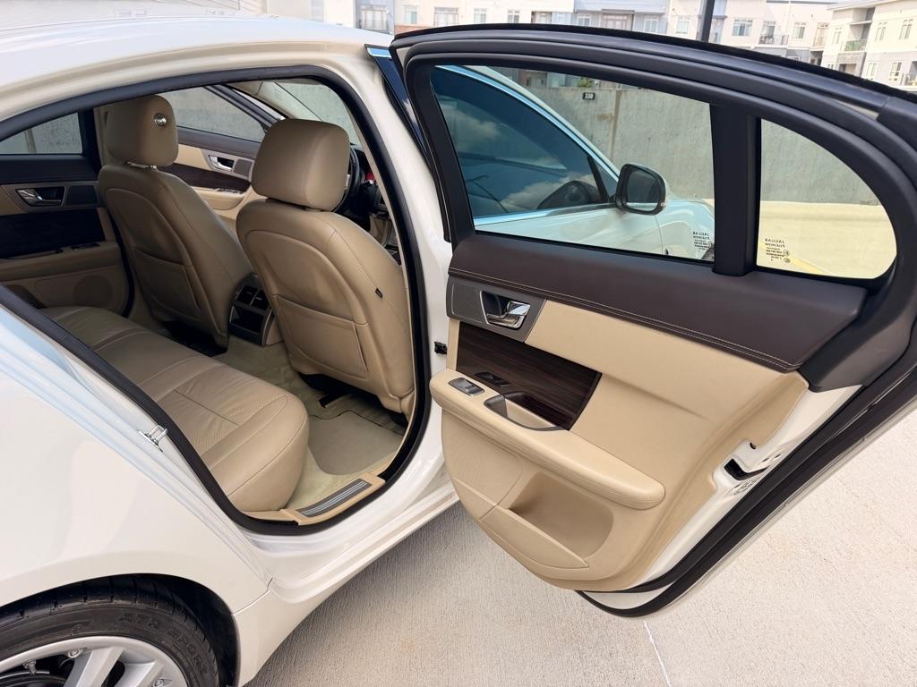 Jaguar XF-Series Premium Luxury 2010