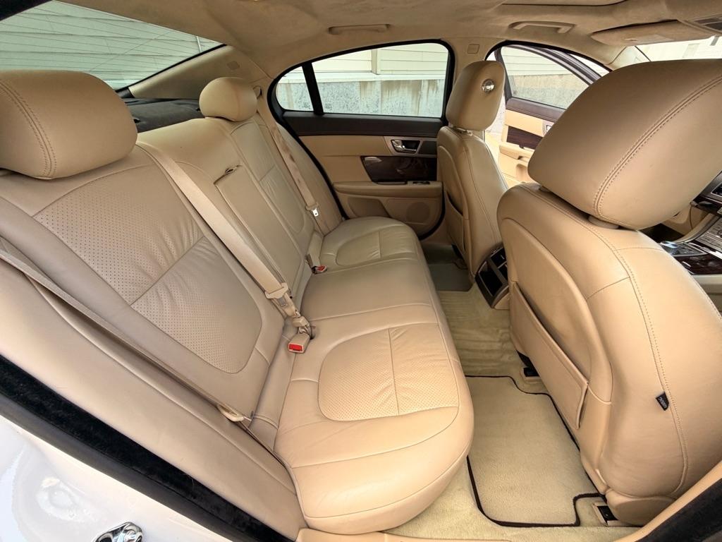 Jaguar XF-Series Premium Luxury 2010