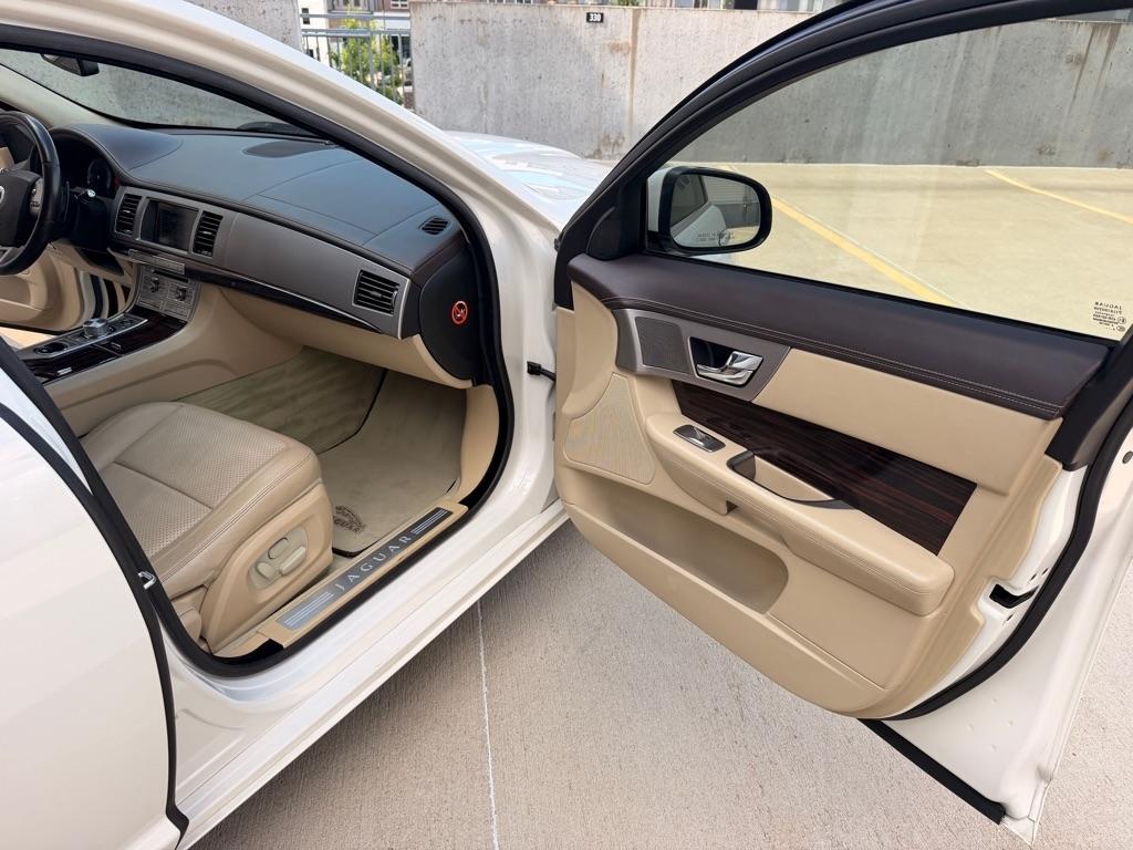 Jaguar XF-Series Premium Luxury 2010