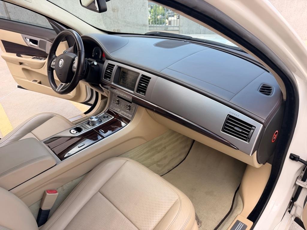 Jaguar XF-Series Premium Luxury 2010