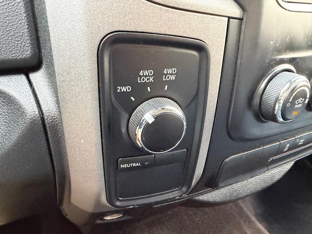 RAM 1500 Tradesman Crew Cab SWB 4WD 2014