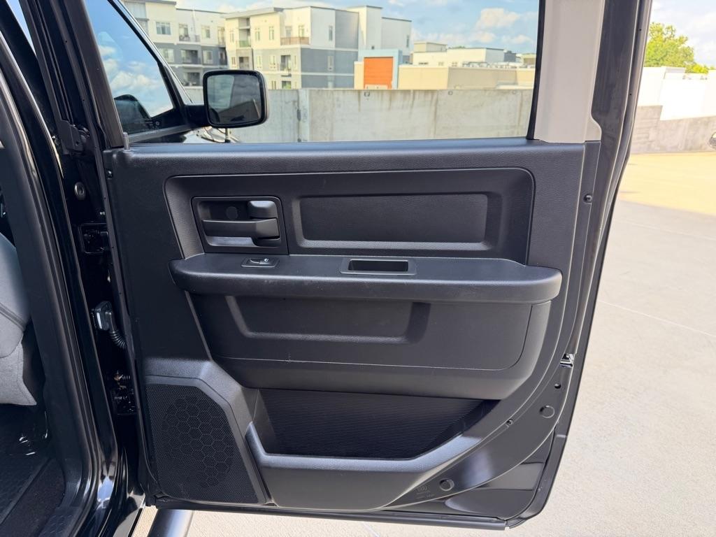 RAM 1500 Tradesman Crew Cab SWB 4WD 2014