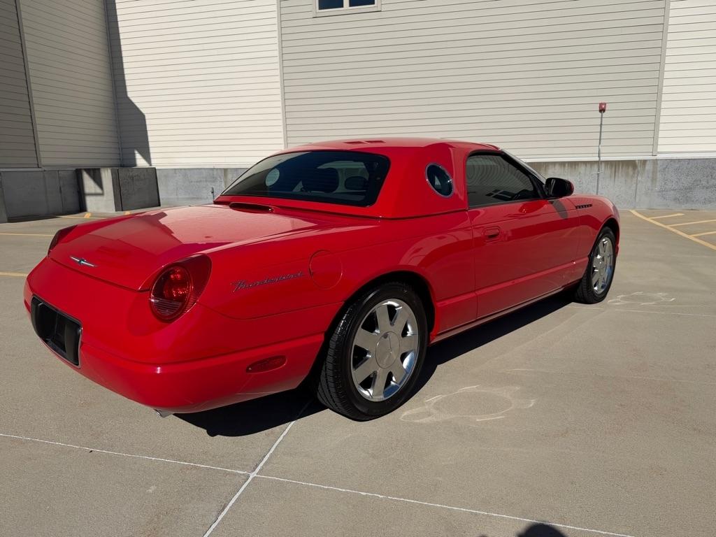 Ford Thunderbird Deluxe 2002