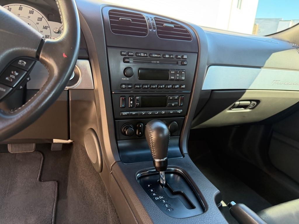 Ford Thunderbird Deluxe 2002