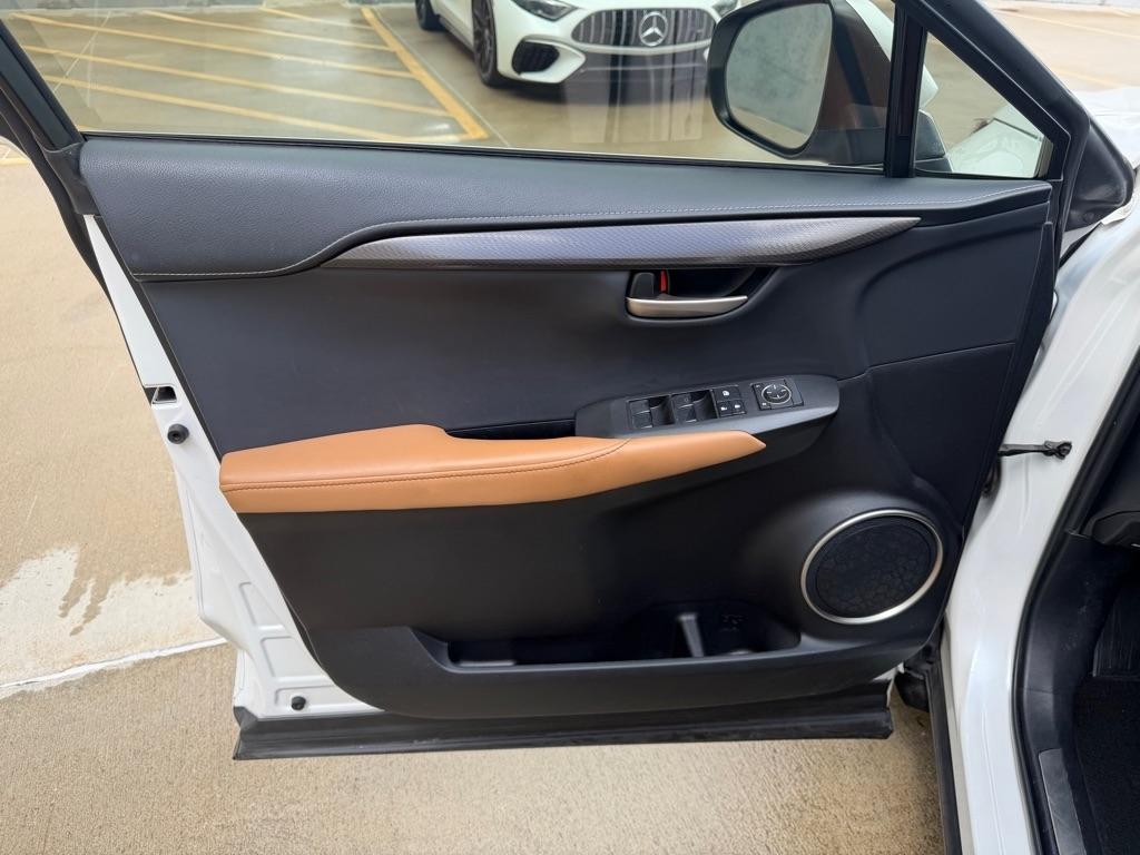 Lexus NX 200t FWD 2017