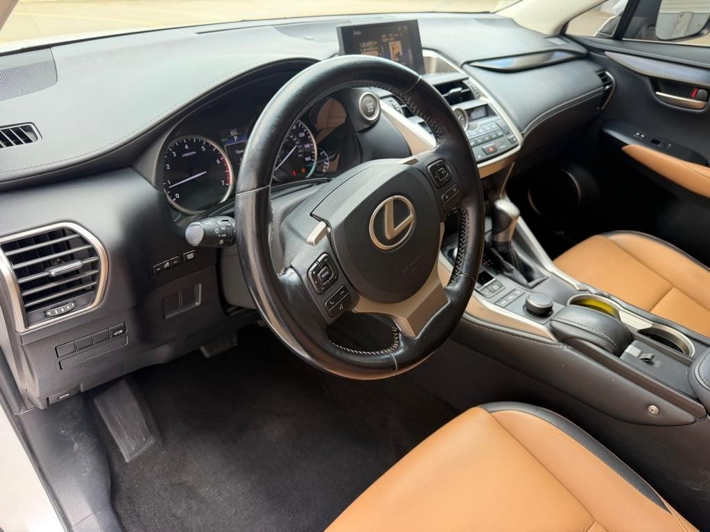 Lexus NX 200t FWD 2017