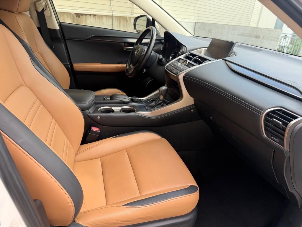 Lexus NX 200t FWD 2017