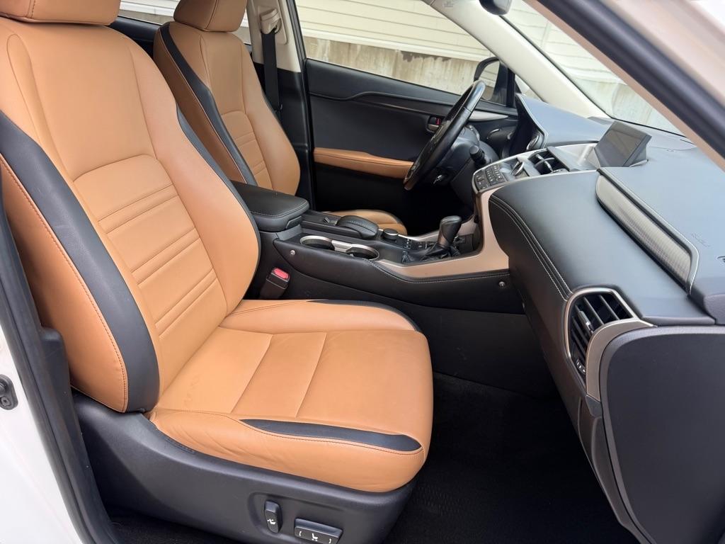 Lexus NX 200t FWD 2017