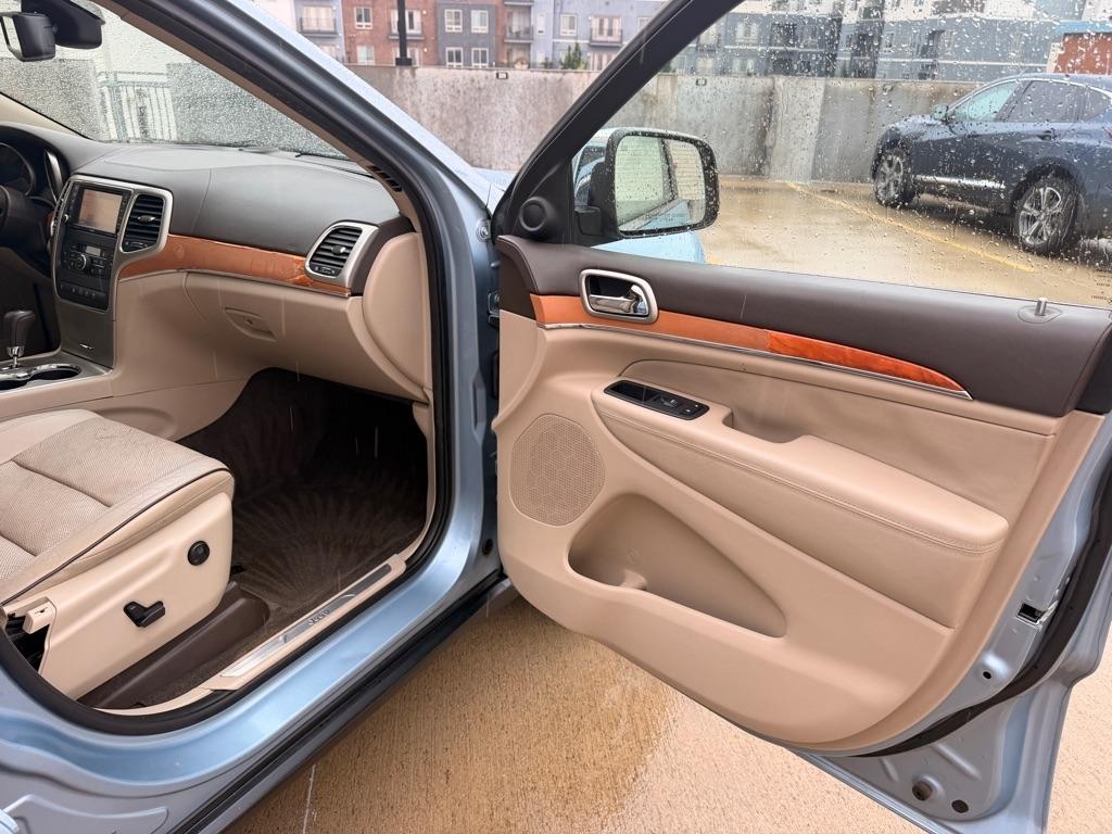 Jeep Grand Cherokee Overland 2WD 2012