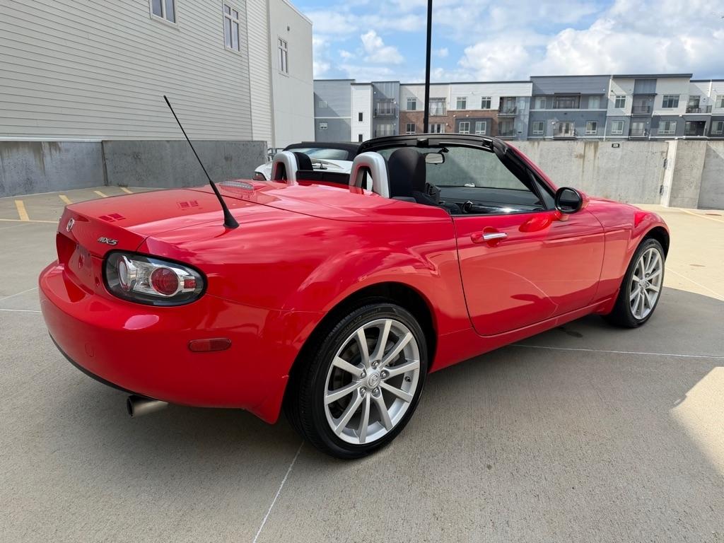 Mazda MX-5 Miata Touring Power Retractable Hardtop 2008