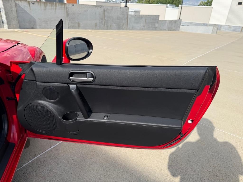 Mazda MX-5 Miata Touring Power Retractable Hardtop 2008