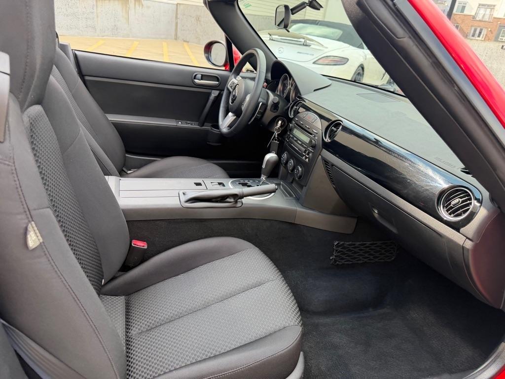Mazda MX-5 Miata Touring Power Retractable Hardtop 2008